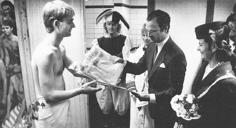 Lihkören singing for King Carl XVI Gustaf in a sauna